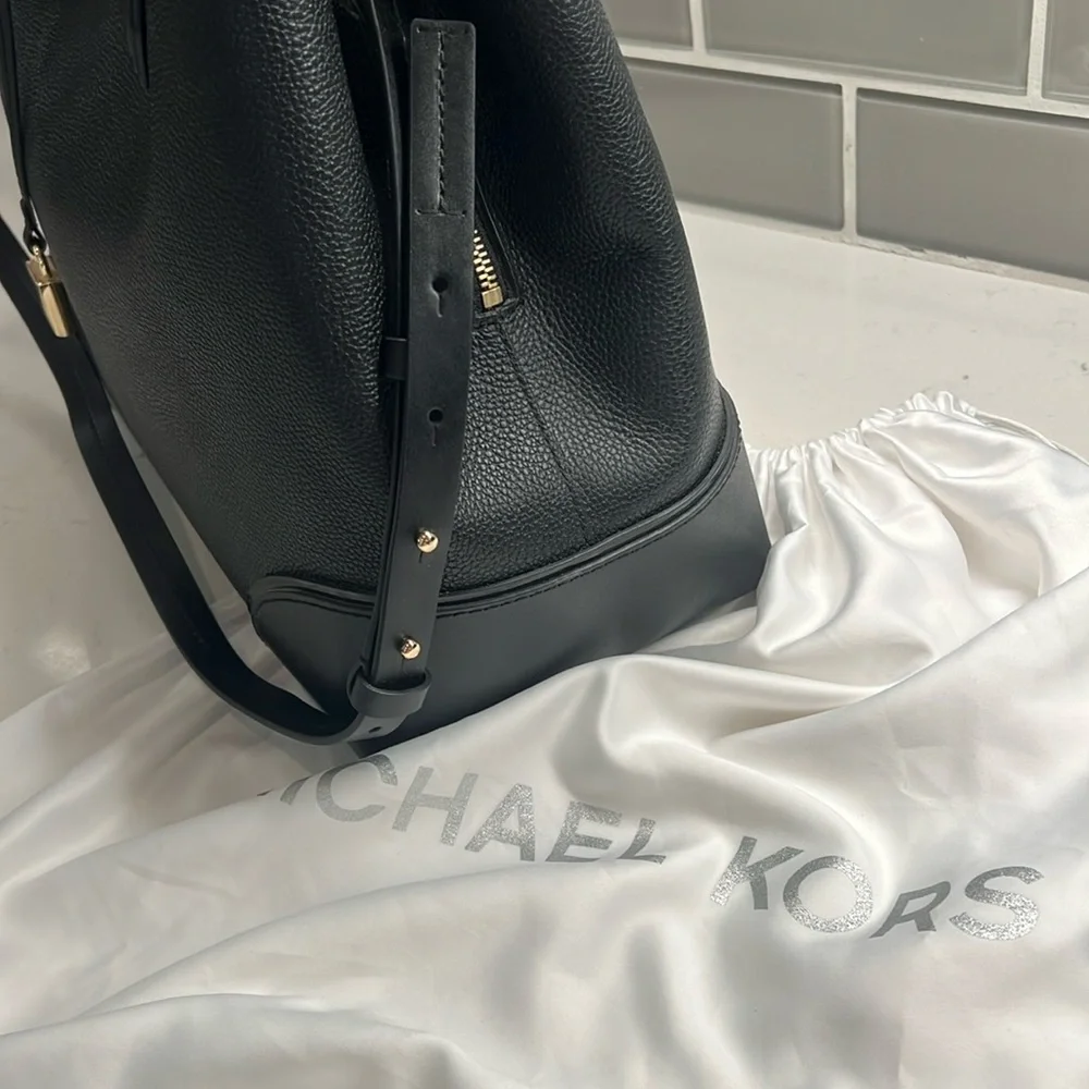 Michael Kors Mercer Gallery Large Leather Satchel Pebbled Leather Center‎ Zip
